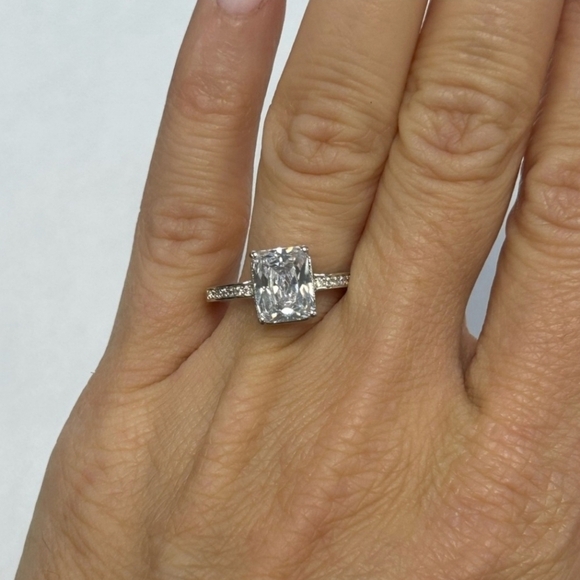 🔹️Suzy Levian Sterling Silver White Radiant Cut CZ Engagement Ring NWT Size #7 - Picture 5 of 5